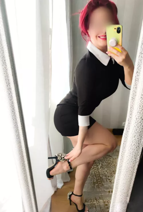 Heading to a meeting.. are coming with me? 😈🔥