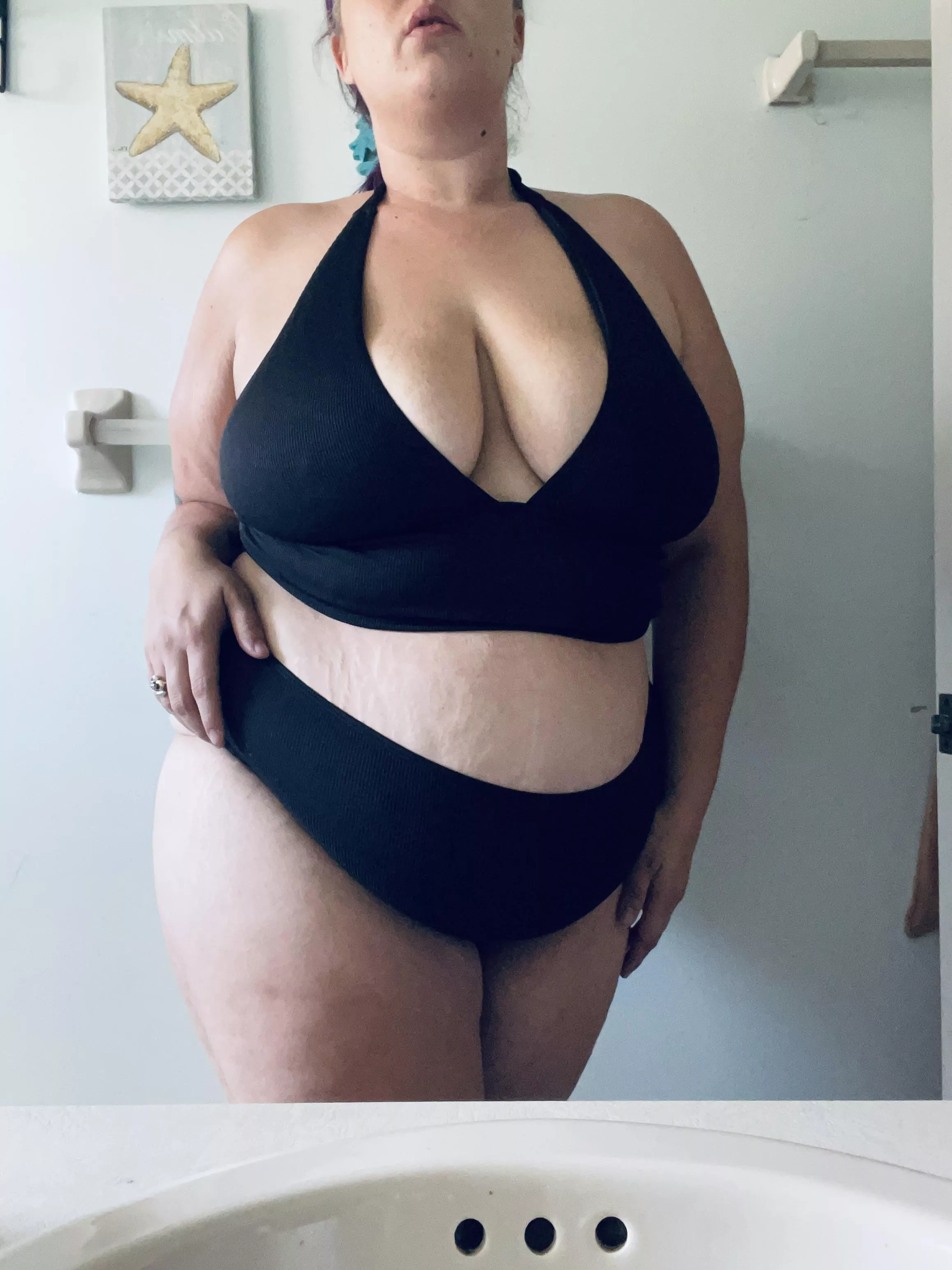 Heading to the beach in my new bikini 🖤