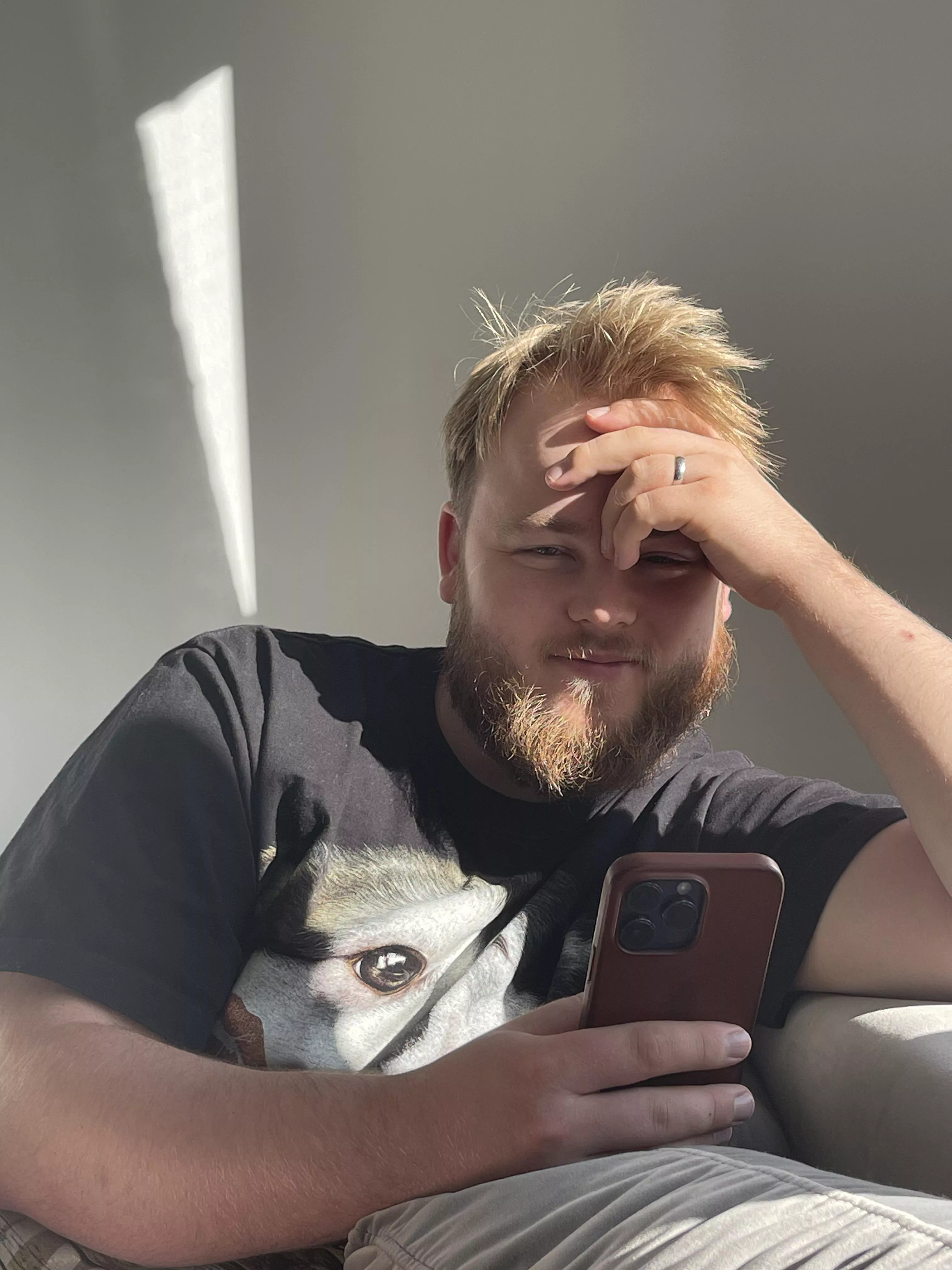 I just really like this photo I took of my gaymer boy fiancé and felt like it needed to be shared🥰