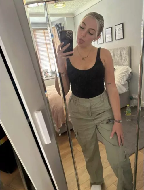 IUTR college girl dorm room