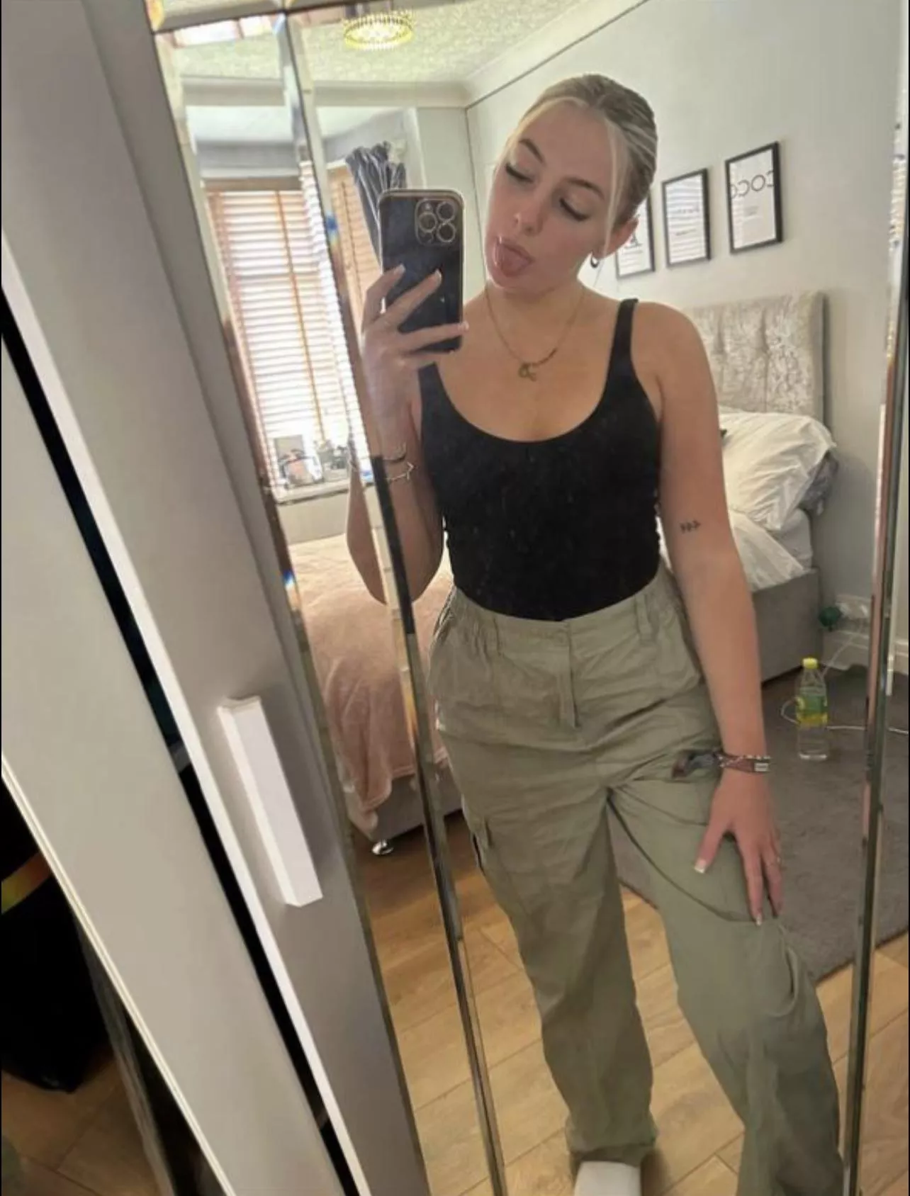 IUTR college girl dorm room