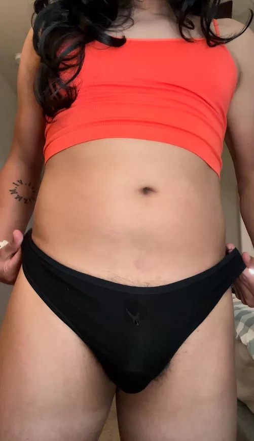 Just my crop top and thong 💁🏻‍♀️