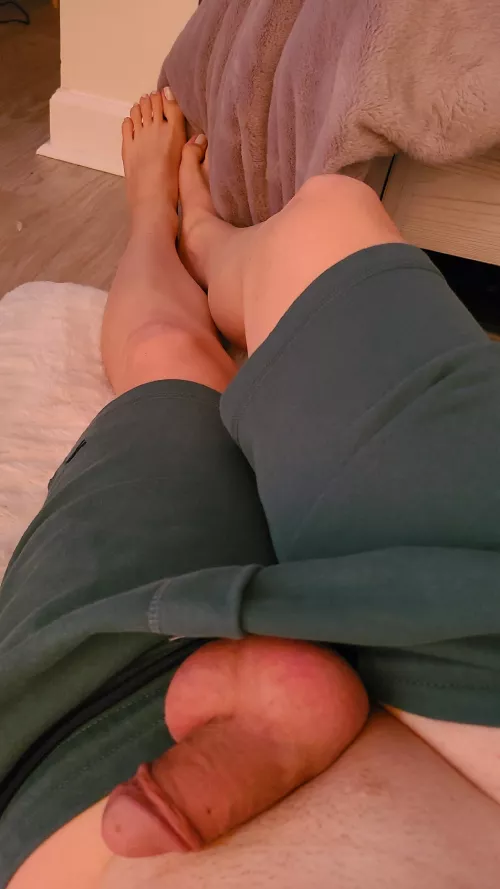 Legs and toes out 🐷🐽