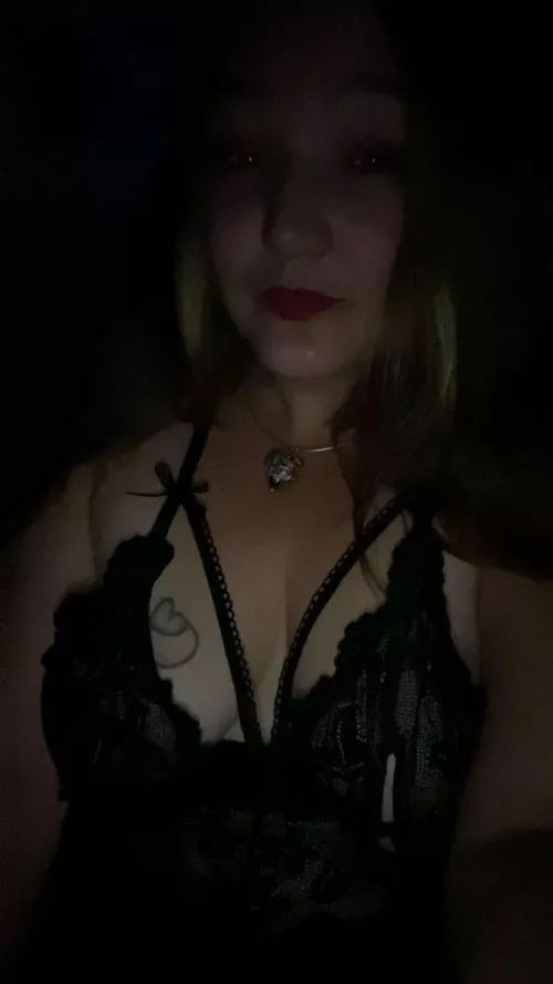 Mommy’s up, high and horny, wanna play?