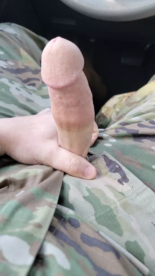 Who enjoys a nice Army cock?
