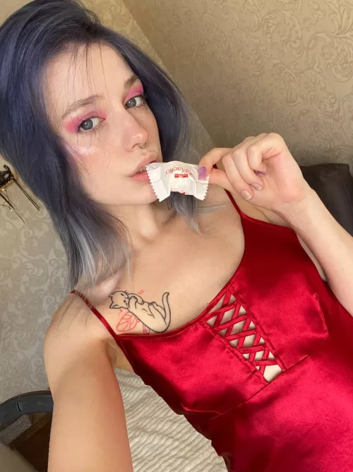 your favorite freckled 19 year old 😊