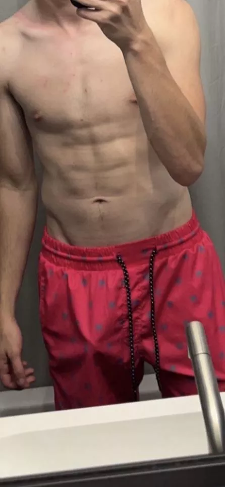 19m Tryna do some risky things tonight 😉😈