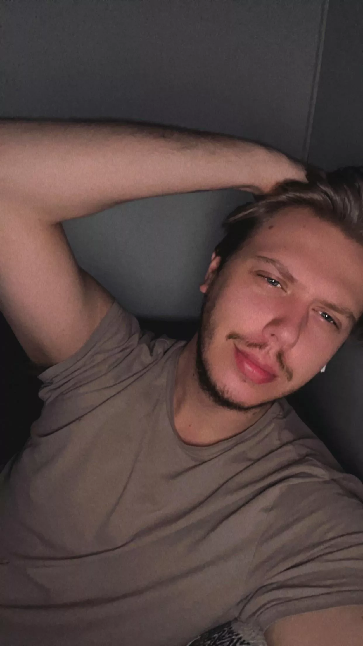 22 gaymer bored and would like to chat ✌🏻😁