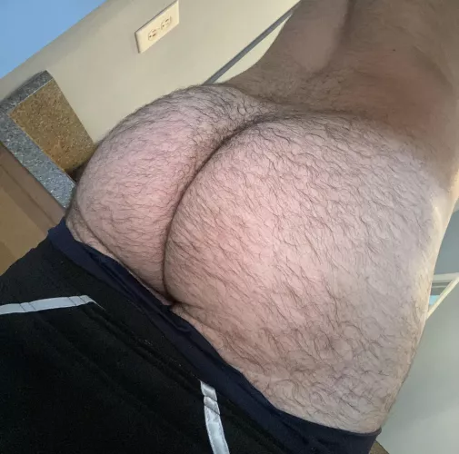 24 in shape DL with a furry ass. Horny as hell 😈 Add my snapp: FrryFun or DM me