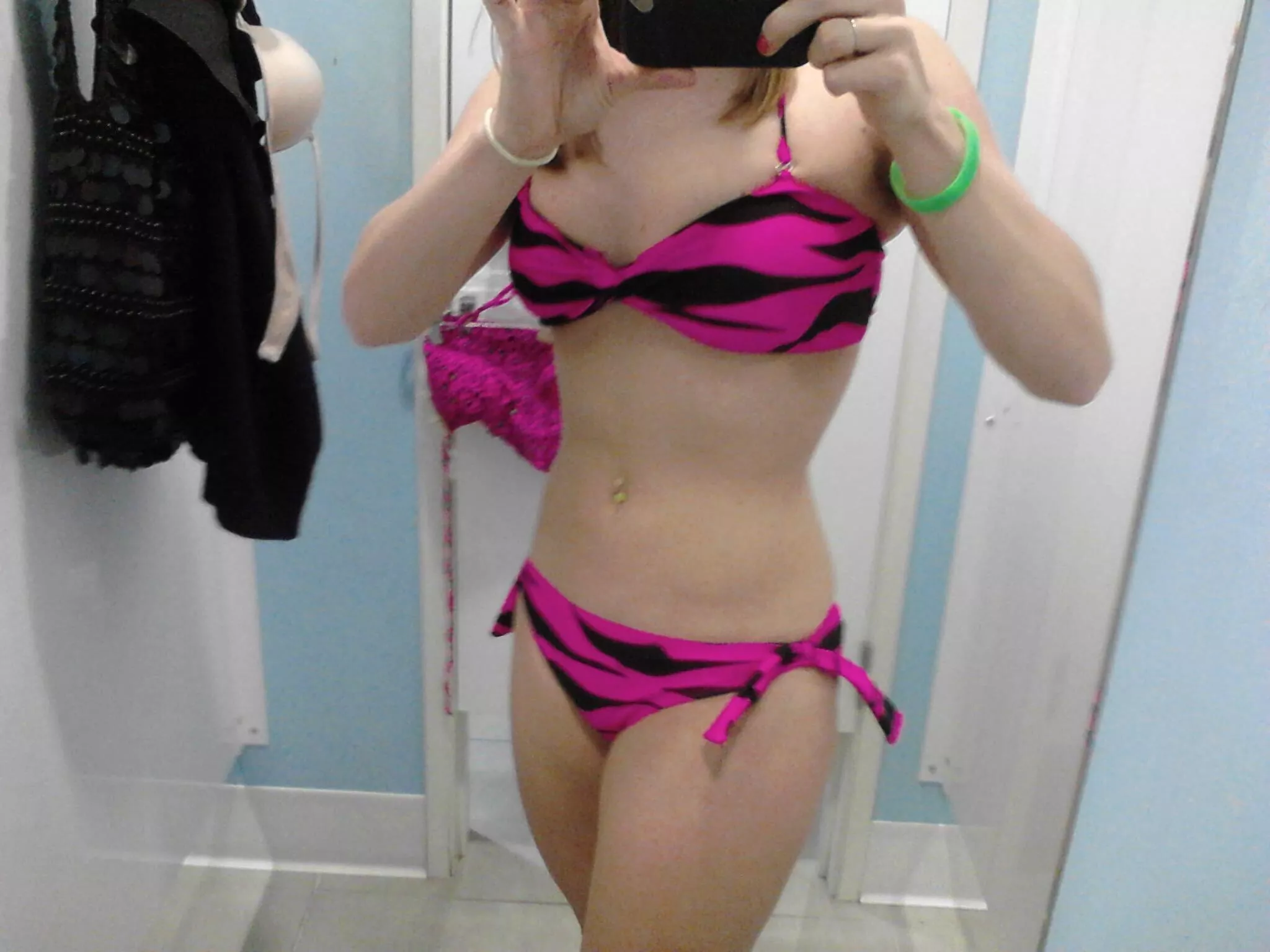 35 yo Chicago wife. Your vote/comment might get you a surprise.