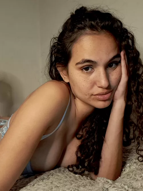 Babygirl's a little bored, can you entertain me?