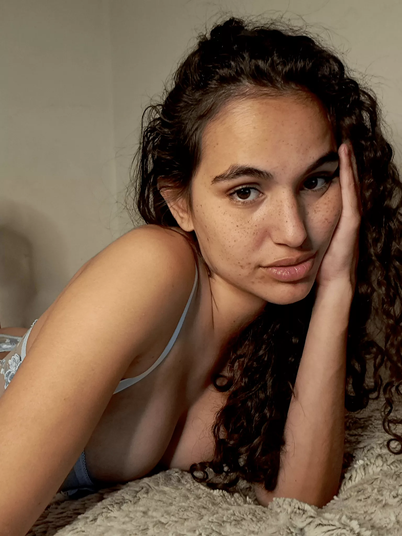 Babygirl's a little bored, can you entertain me?