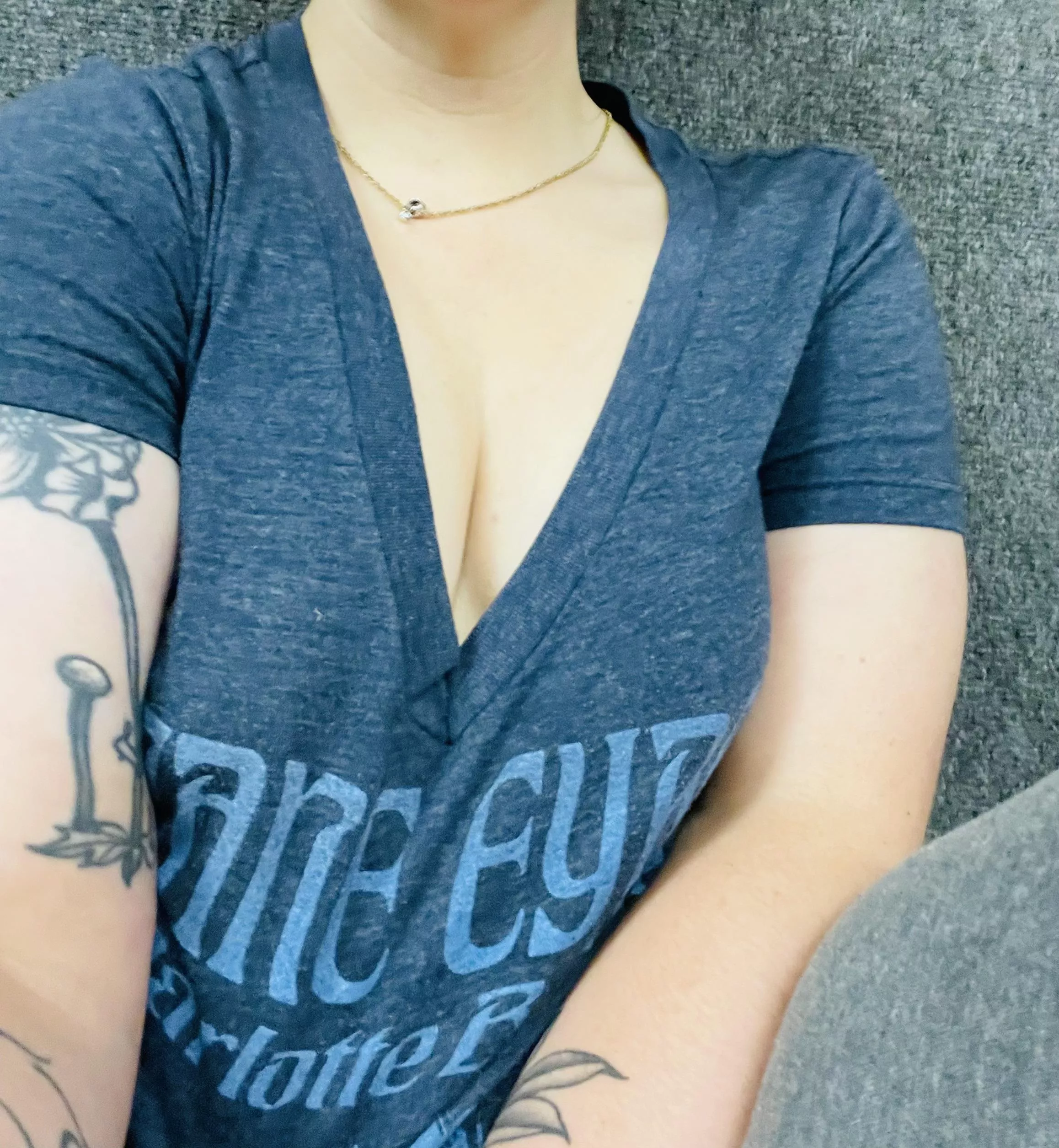 Braless and a little dorky at the gym with my Jane Eyre shirt 🤓