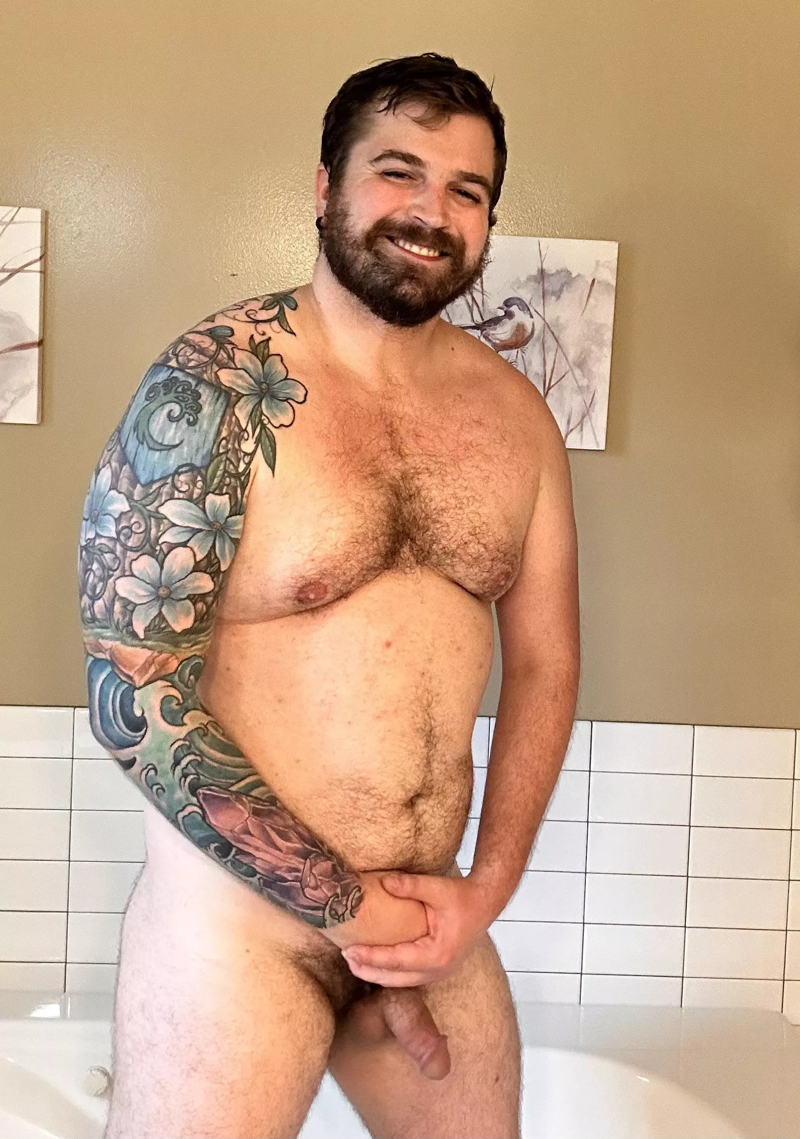 I see a lot of nudes with upset looking dudes online so here is one where I smile instead 🙂