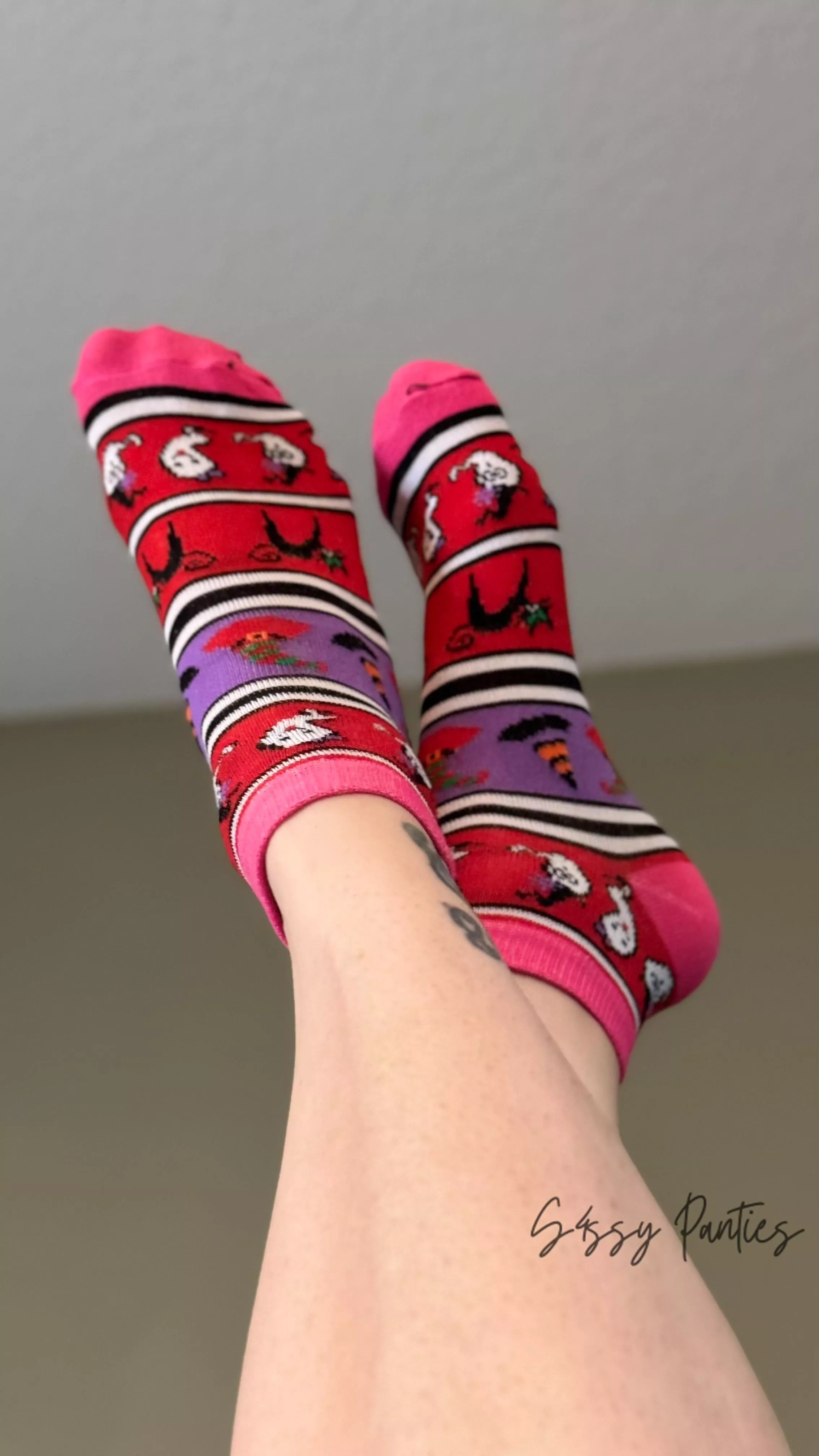 I’m about to head to Vegas… choose a pair… I have plenty to choose from… Let me take them around Sin City, before I seal them up and send them to you. [selling][usa] starting at $20. See pinned menu and drawers… then dm to claim yours!