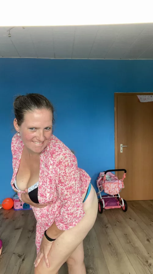 im ur new f34 stepmom just airdropped this to u, how you going to react? 🤭