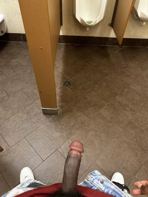 Love whipping it out in public bathrooms 😈