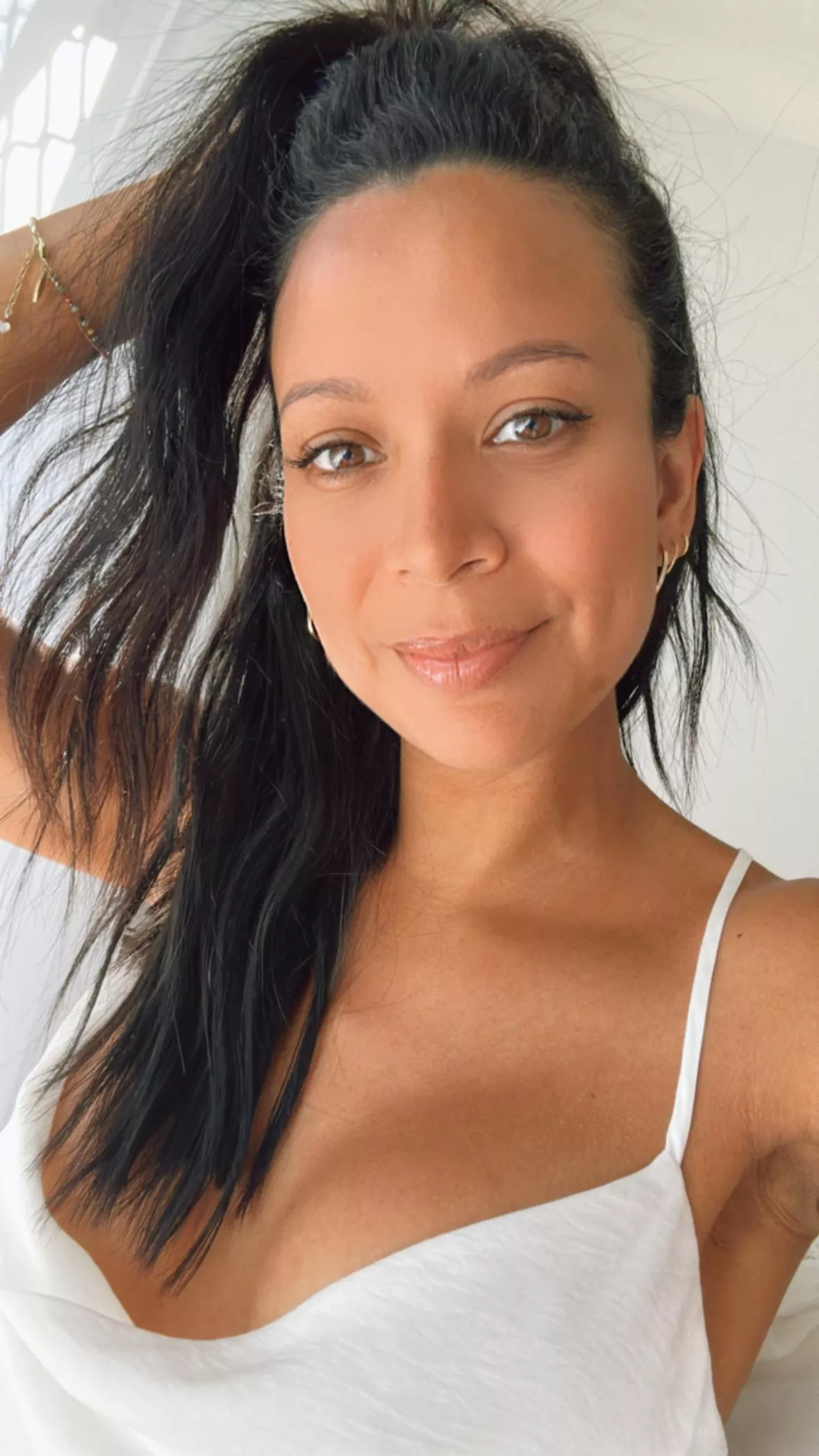 sun is out! means I'll be extra happy today [F]