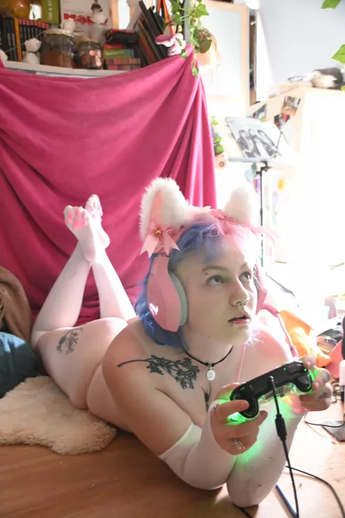 This cat is in heat and needs someone to breed her ;)