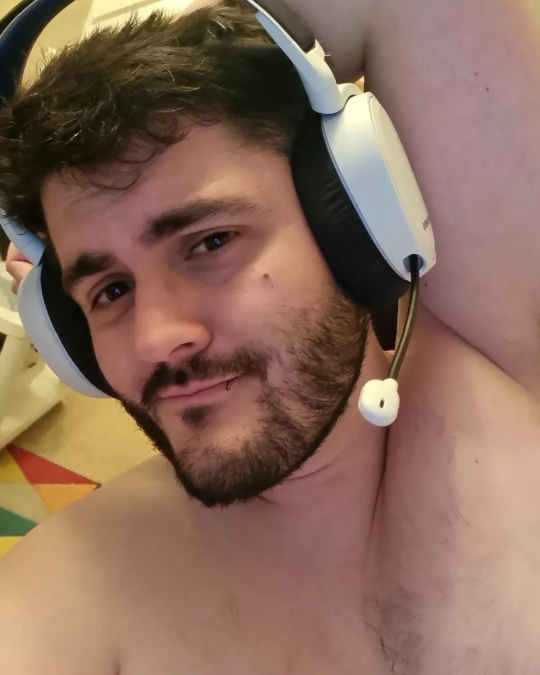 25 M UK falling in love with Cyberpunk! Also getting addicted to League of Legends again! (Doh!)