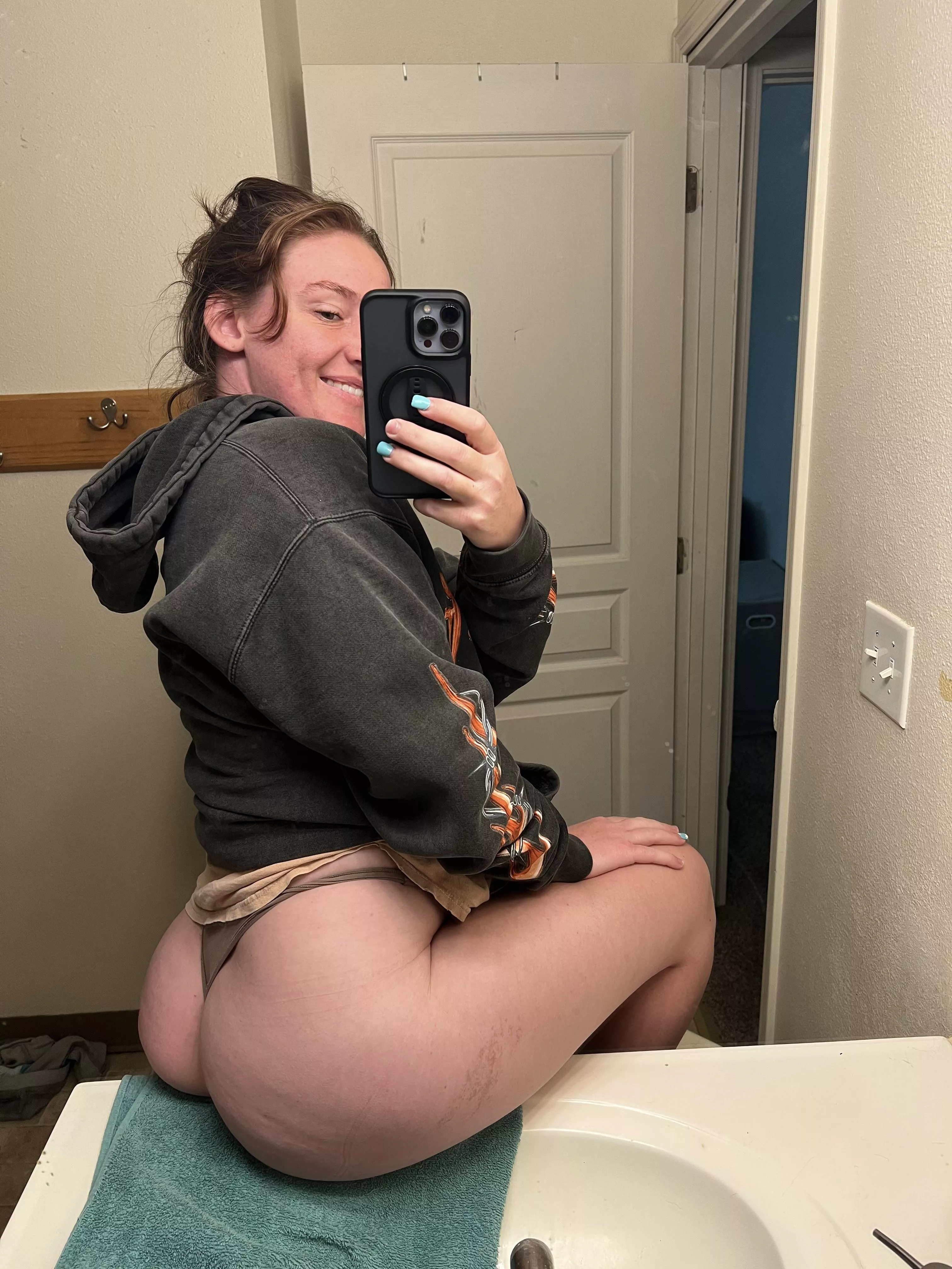 All smiles sent your way in my butt [f]loss