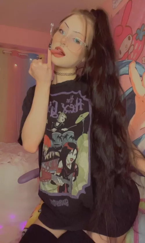 aww, it’s so cute 😂🤏