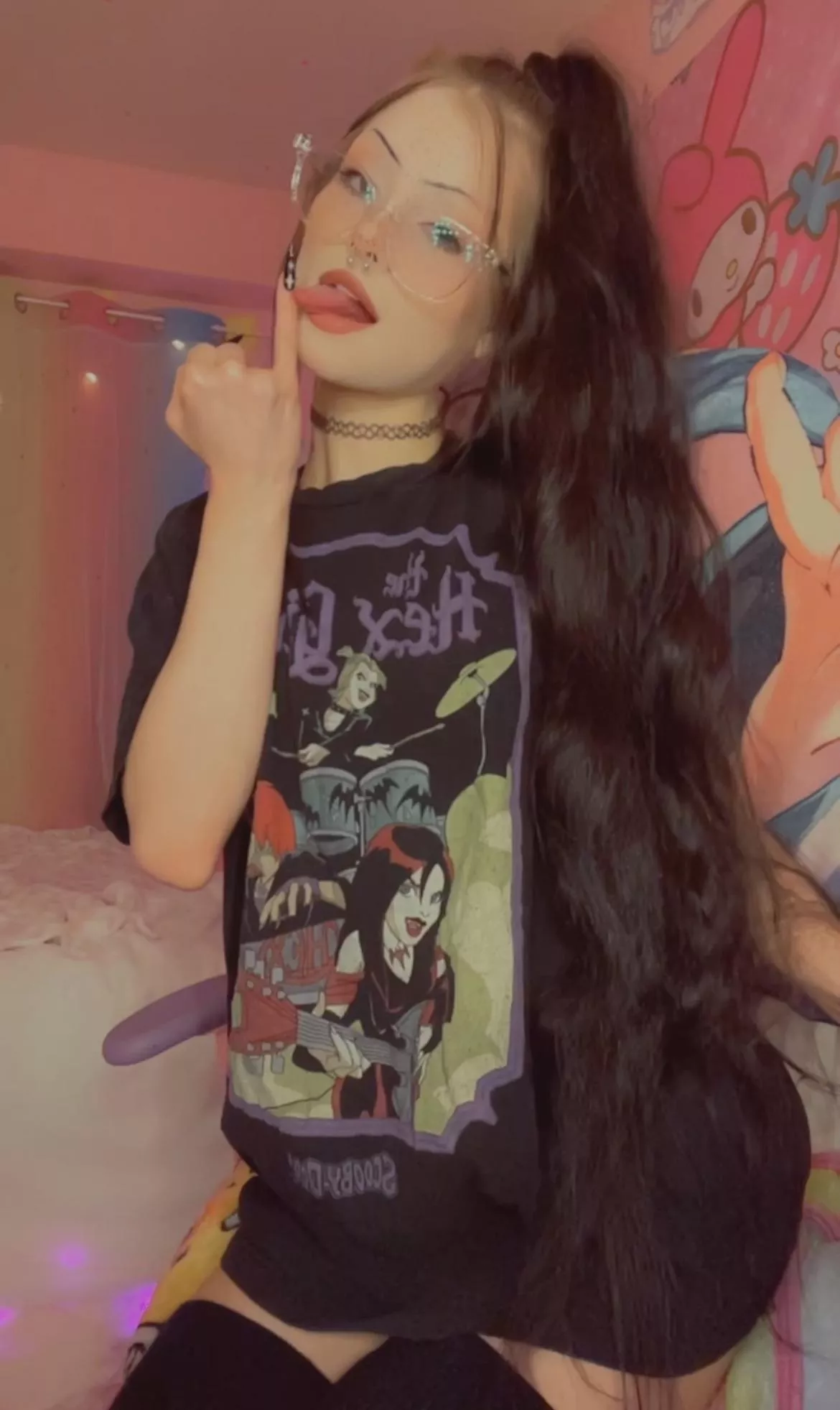 aww, it’s so cute 😂🤏