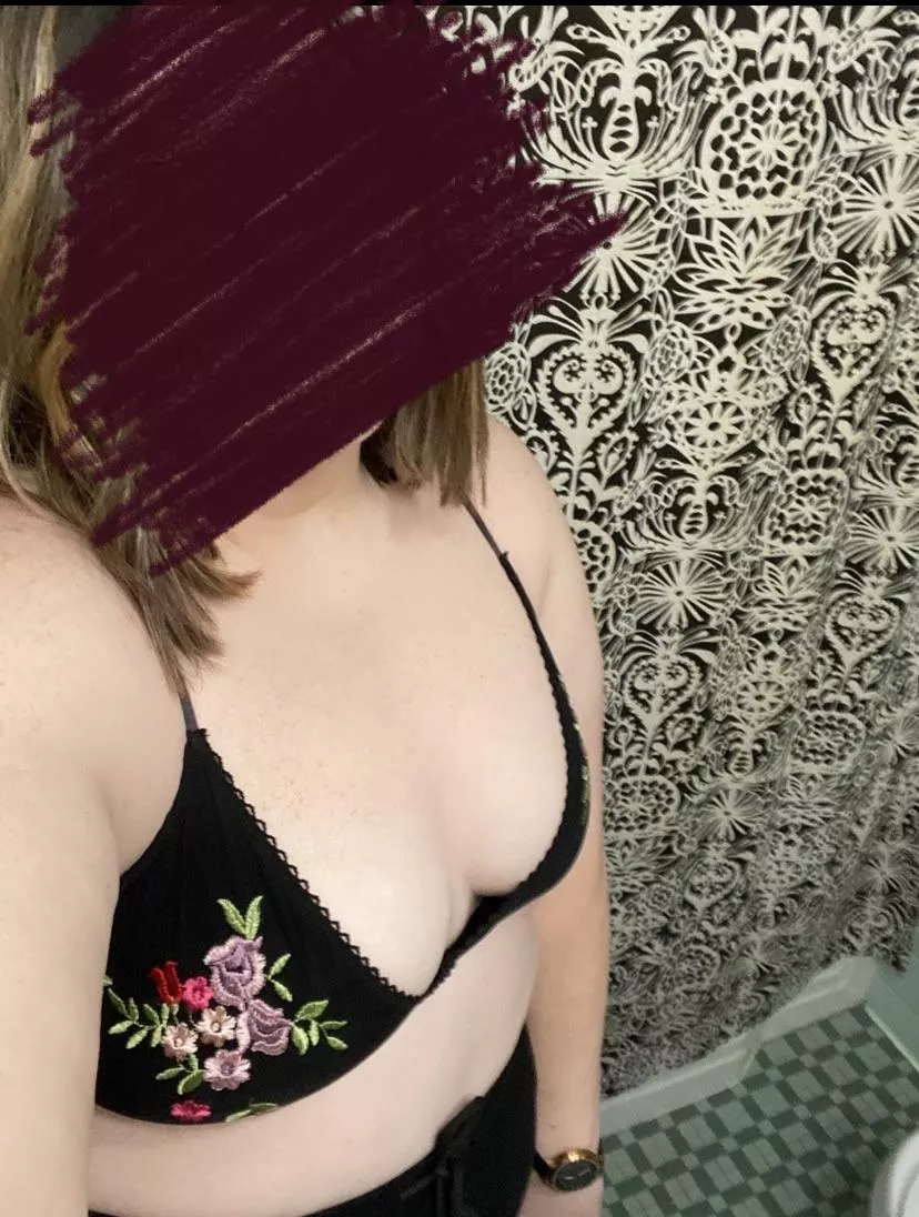 Big booty, but apart of the itty bitty titty committee. Can’t have it all 🤷🏻‍♀️😅