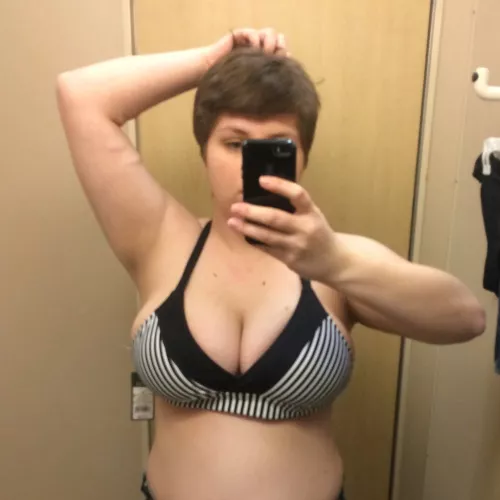 F19 trying on bikini