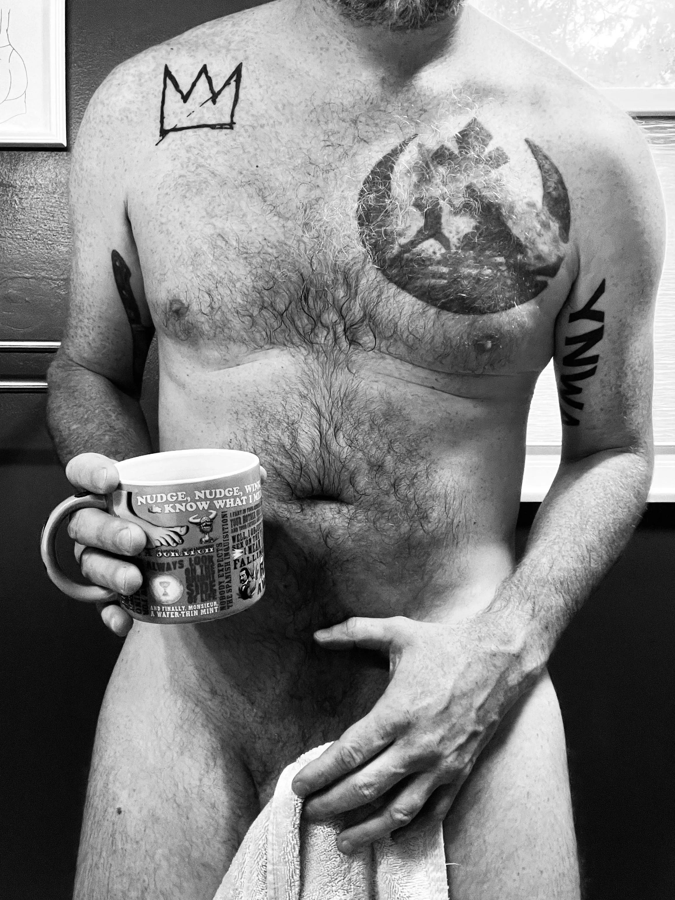 Hanging in there on another dreary day ☁️