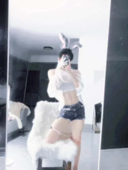 hello, I'm new here 🫢