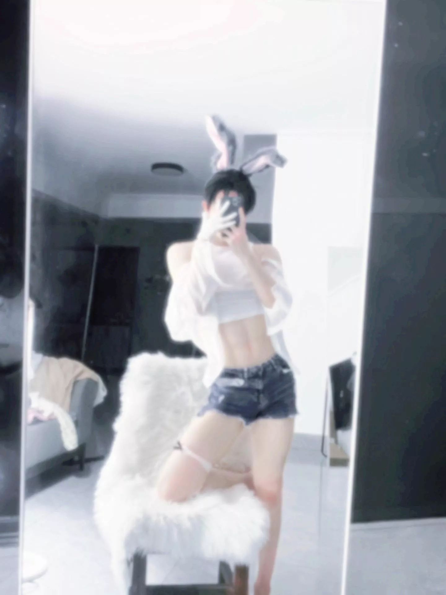 hello, I'm new here 🫢