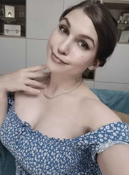 Hey, look for my stream right now on @chaturbate [Tiny_hat] 🥰