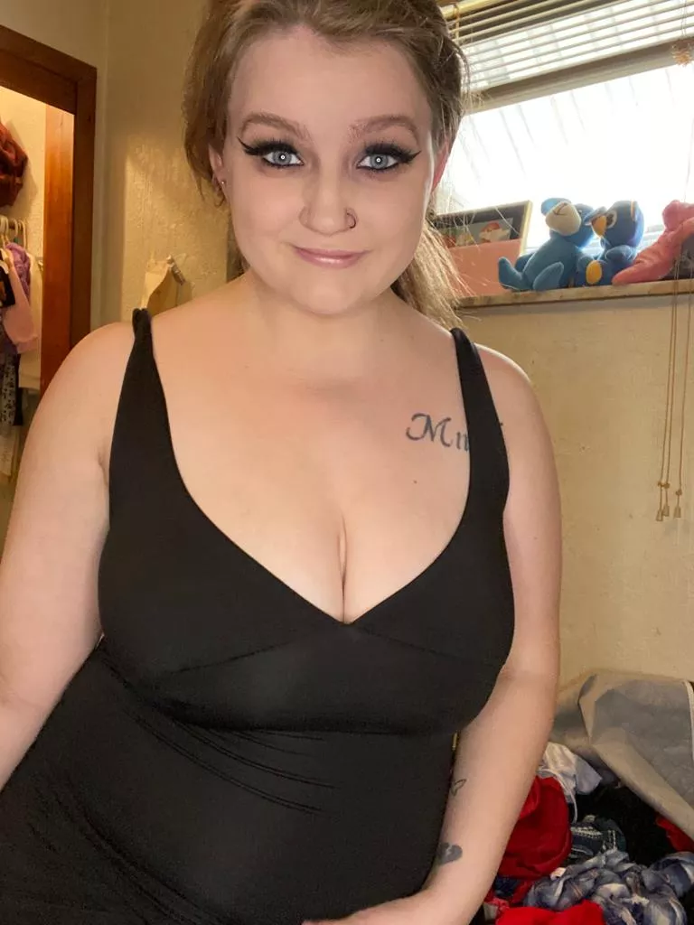 I’m trying to become your new favorite goth milf