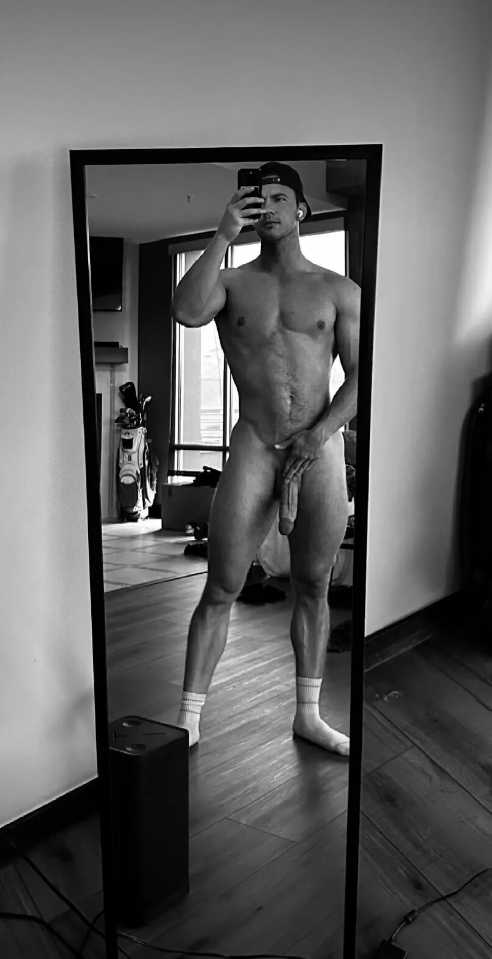 Just your average 6’3 220lb gym bro [26]