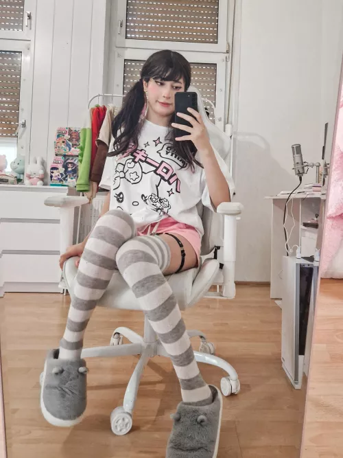 lets chill together! :3 💗