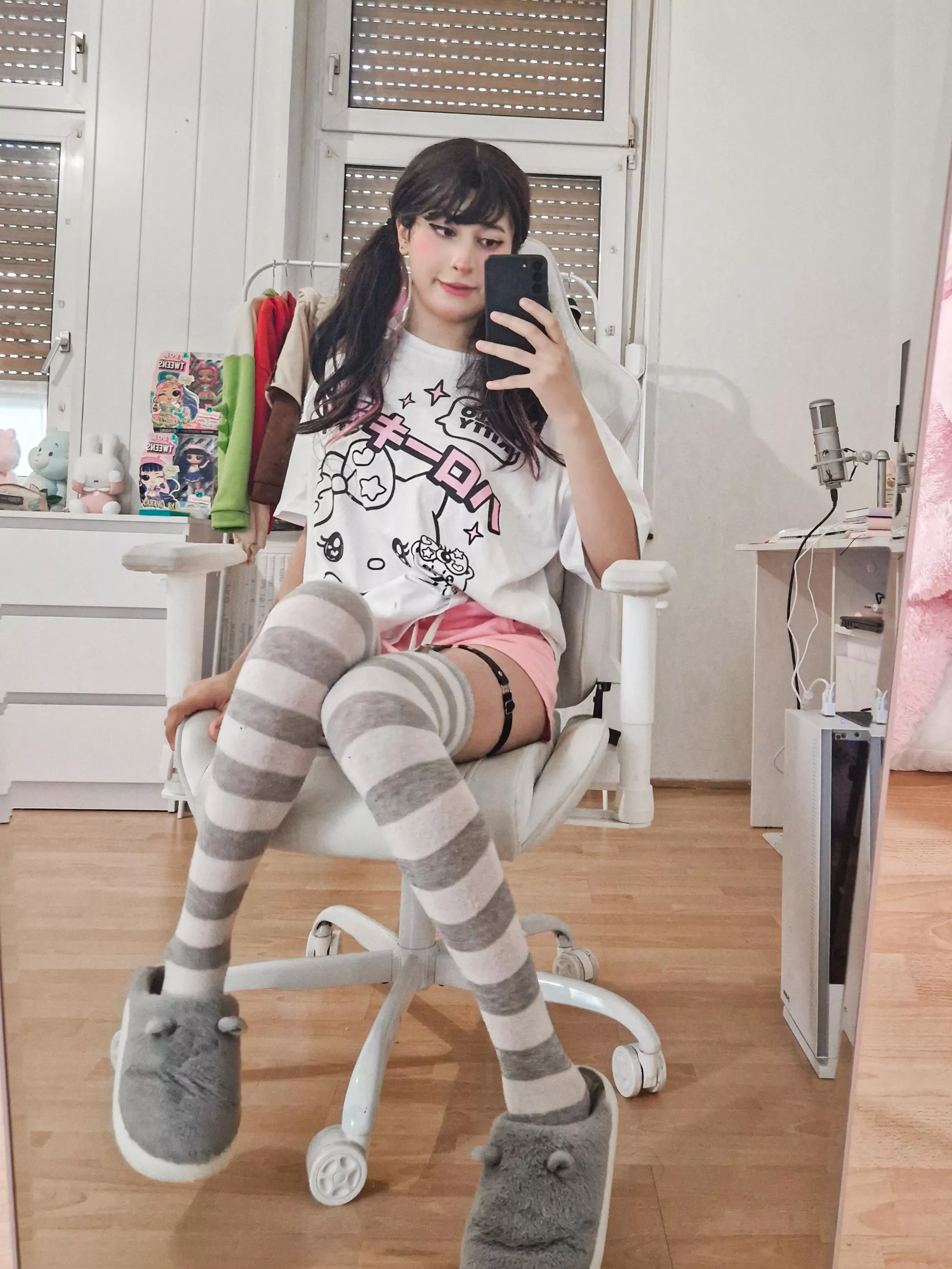 lets chill together! :3 💗