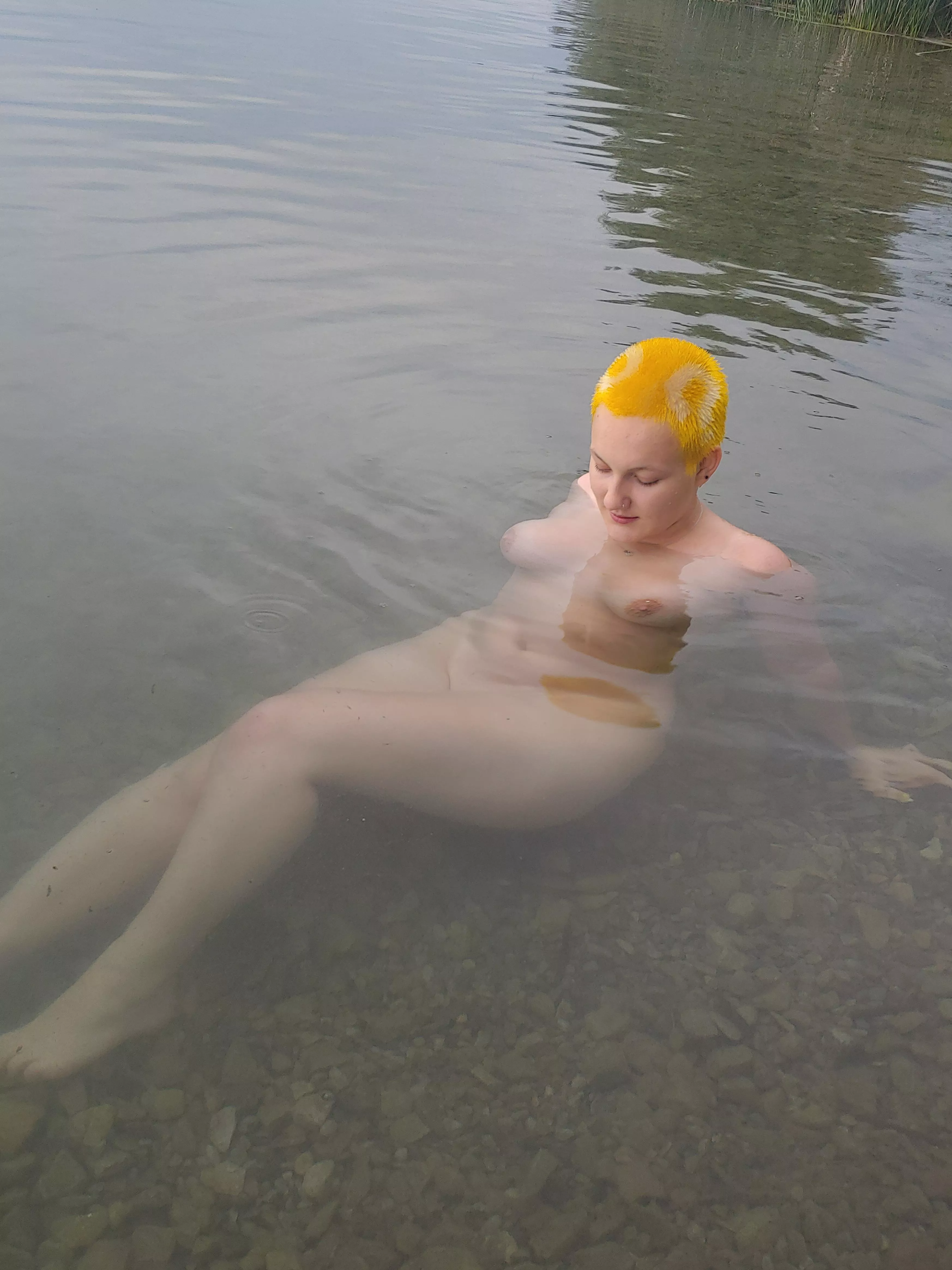 lets go for a swim😚