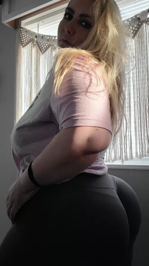 My bday is tomorrow. Need some extra PAWG love 💜🥳