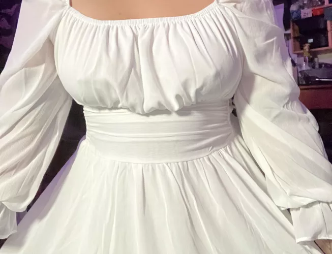 No bra under my dress^_^