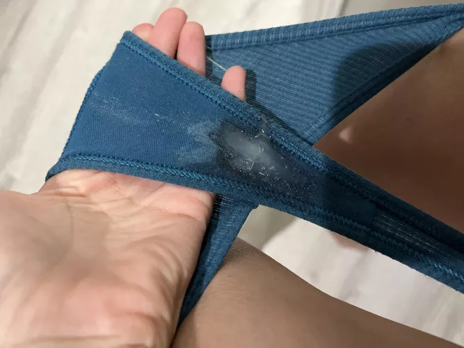 The string running between my fingers 🙈