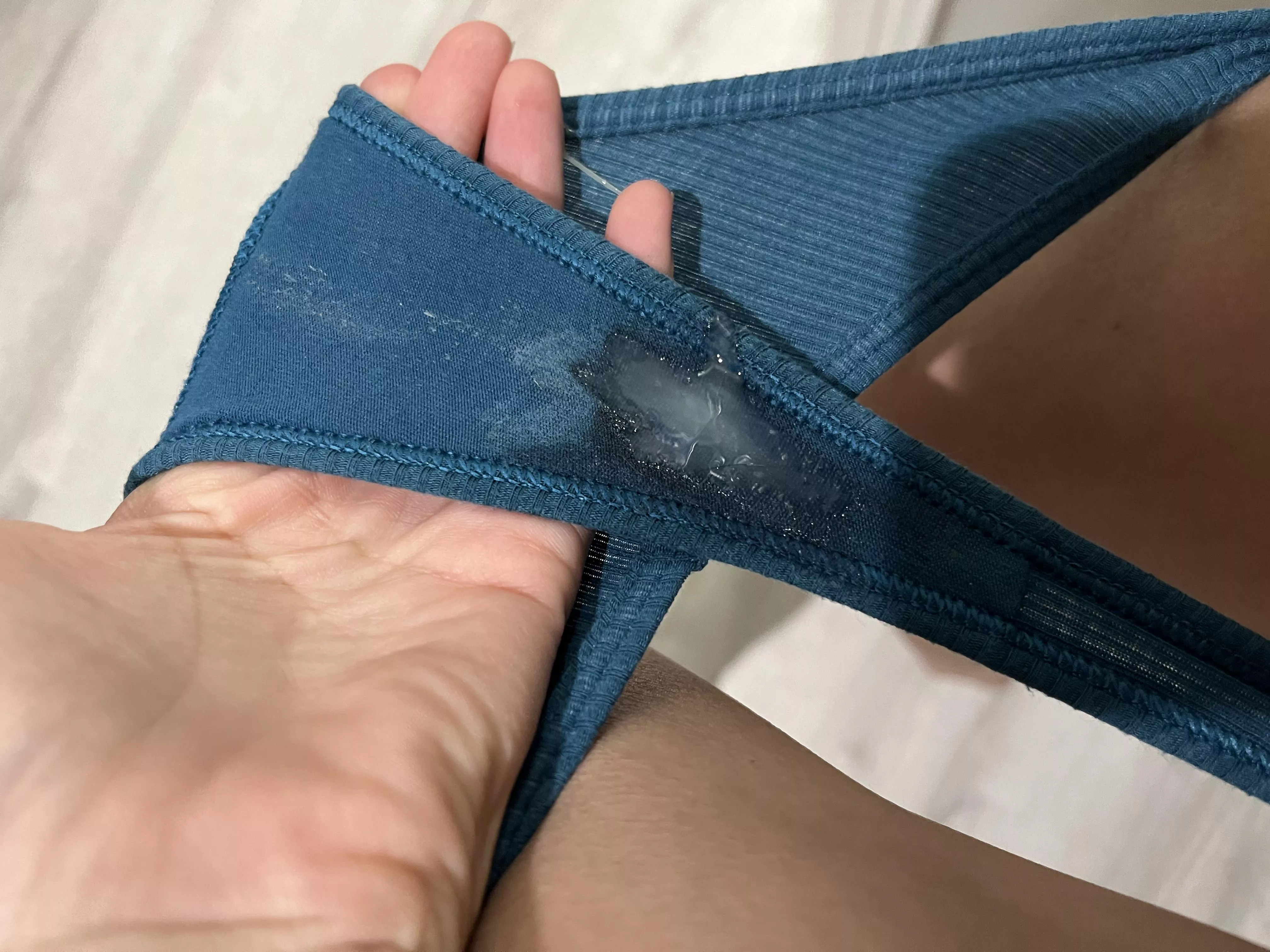 The string running between my fingers 🙈