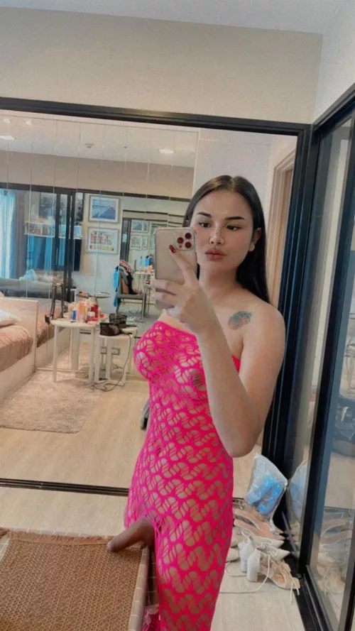 Would you feel honored if you got random nudes from me? 💕