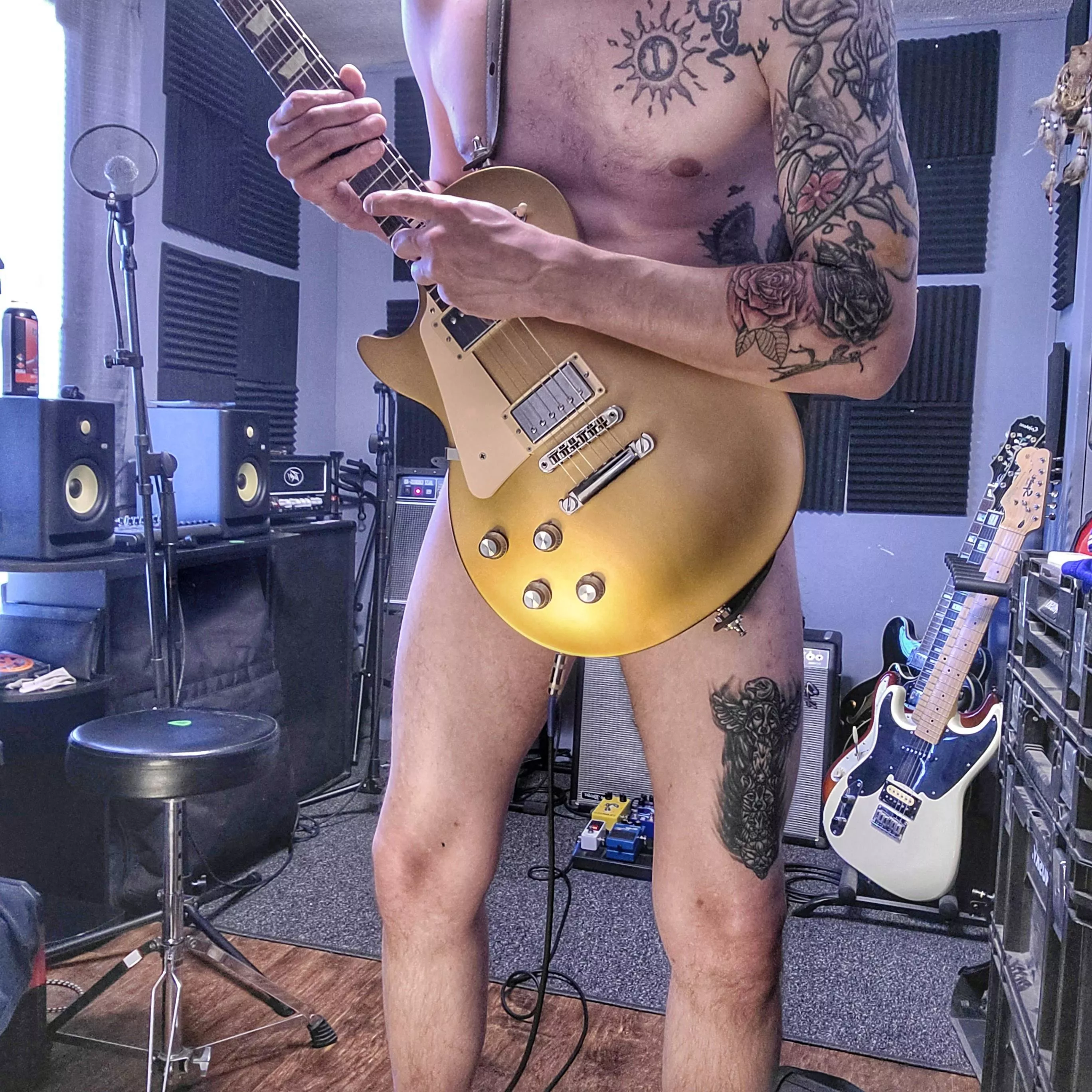 You like guys with guitars??😏