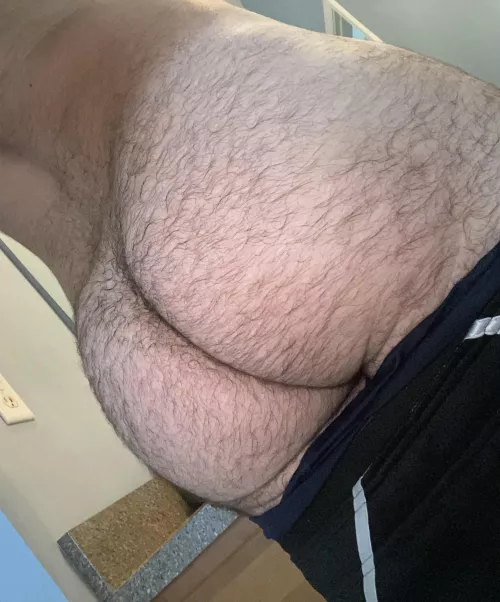 24 in shape DL with a thicc furry butt. 😈 Add my snapp: ScottKarrs