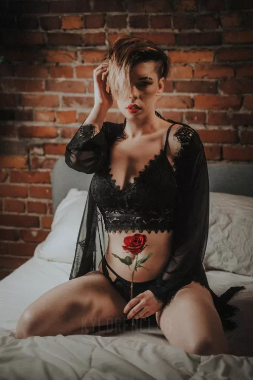 Any love for a short hair cutie?