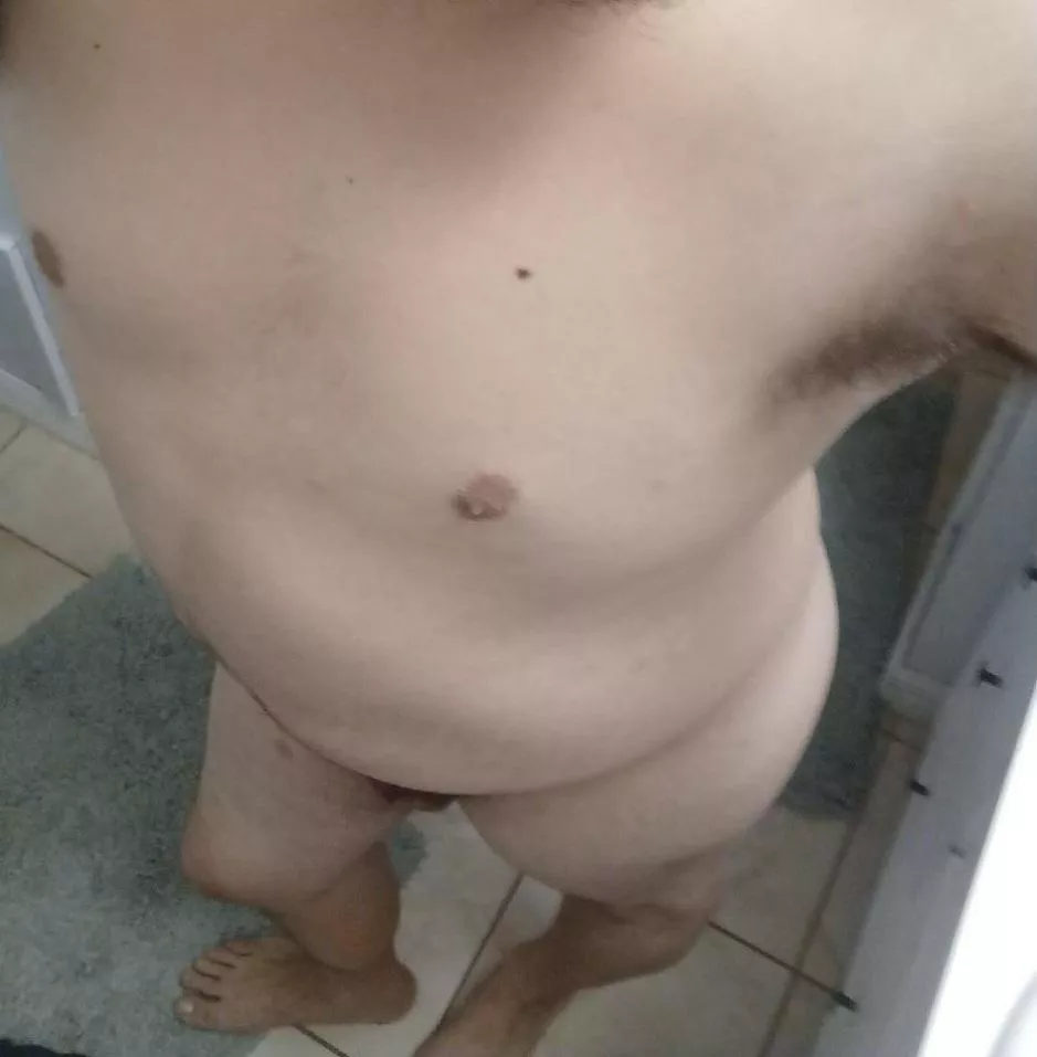Anyone wanna see me suck something rn I have no access to dick rn :(