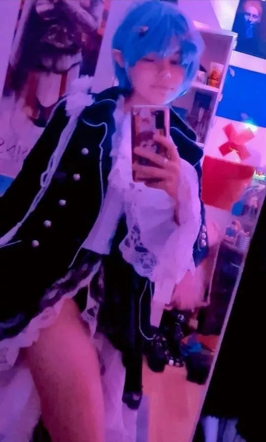Full body of the cosplay 💙