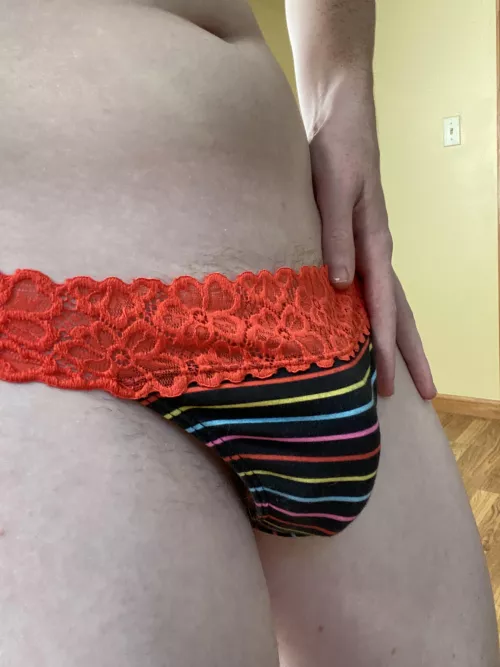 Guess how big it is when hard! If you guess correctly you get an ass pic😘