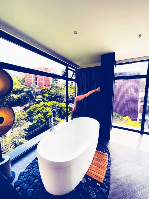 Handstand in Colombia